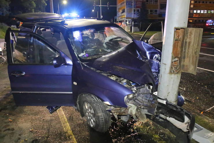 Hallos baleset Szombathelyen: villanyoszlopnak hajtott egy sofr, utasa a krhzban elhunyt