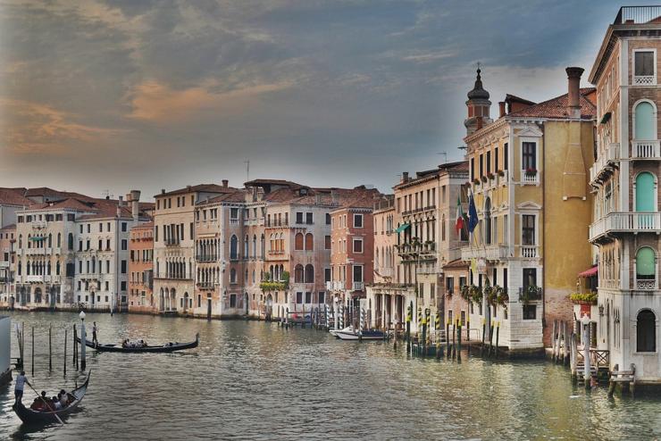 Az olasz kormnyf a vdolts msodik dzisnak felvtelre szltotta fel a lakossgtl