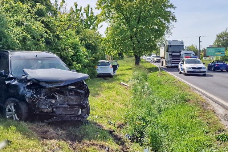 Slyosan megsrlt az okoz – lassts nlkl hajtott Dacia el egy Ford a 8-esen 