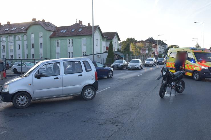 Motor el hajtott egy Opel Szombathelyen, megsrlt az iskolba tart motoros 