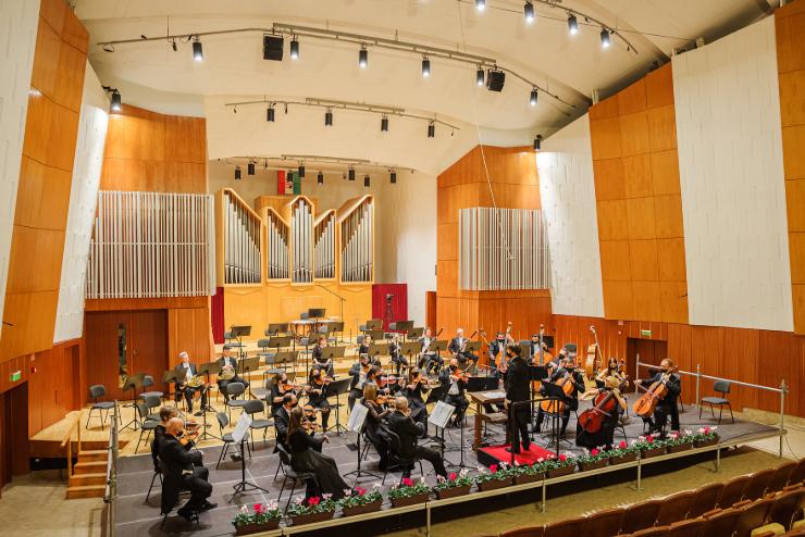 Online kvethet a szimfonikus zenekar koncertje a Bartk Terembl