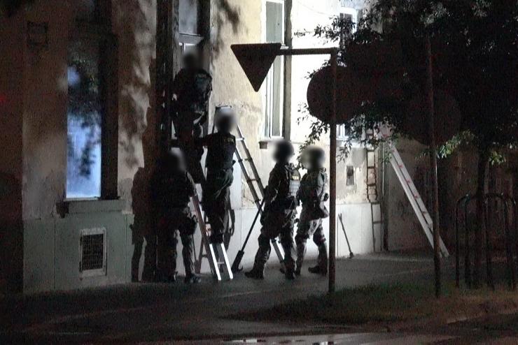 Vide: TEK-es bevets Szombathelyen, robbantssal fenyegetz, kbult frfit fogtak 