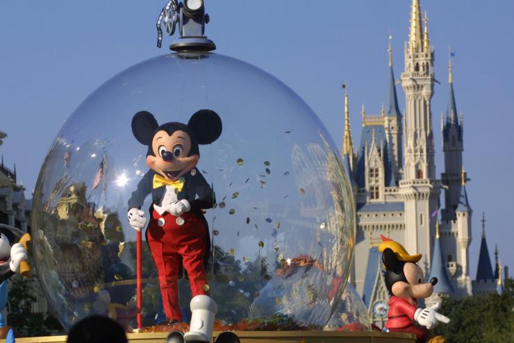 Alkalmazottai 10 szzalkt kldi el a Disney