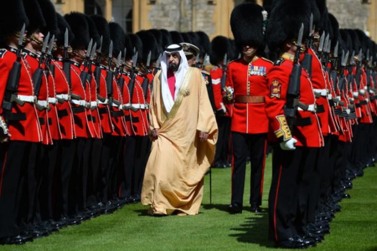 Az Arab Emrsgek vezetje bevsrolta magt Londonba