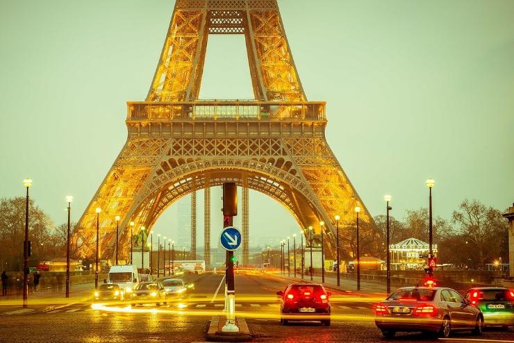 Jnius 25-tl ltogathat ismt az Eiffel-torony