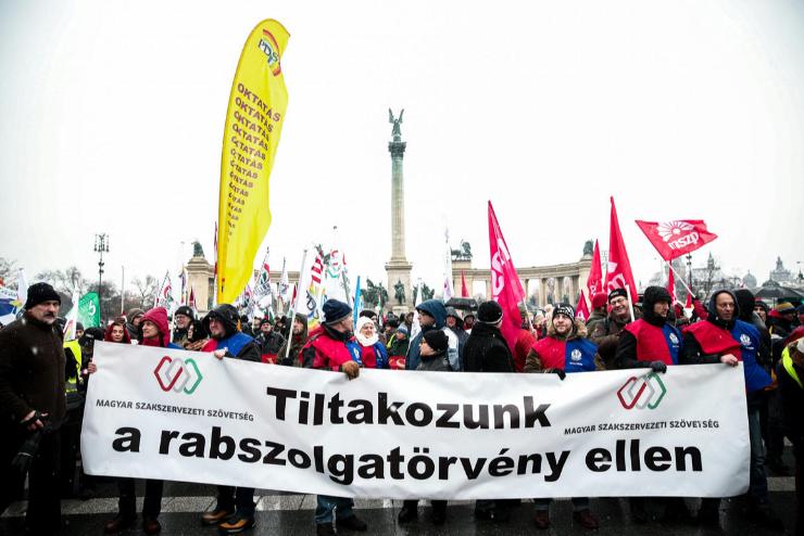 A szakszervezetek kzsen tiltakoznak a 24 hnapos munkaidkeret bevezetse ellen