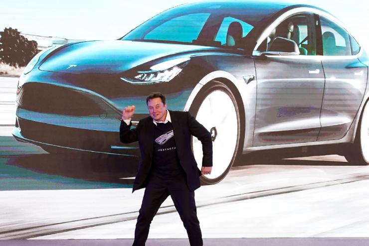 Kzel flmilli autt adott el tavaly a Tesla