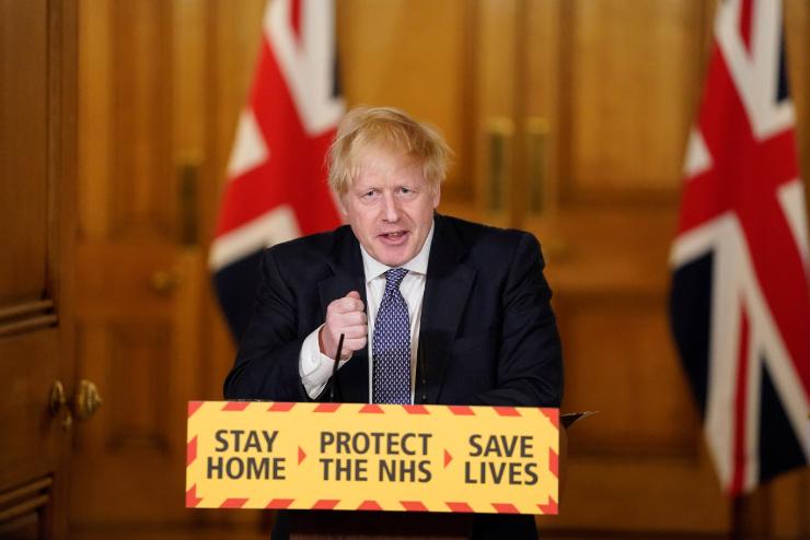 Boris Johnson: oktber vgre elrhet a napi flmilli szrs