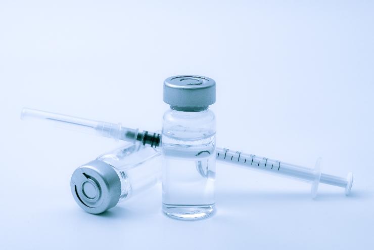 Majdnem 30 milli hamis vakcint rendelt egy polgrmester