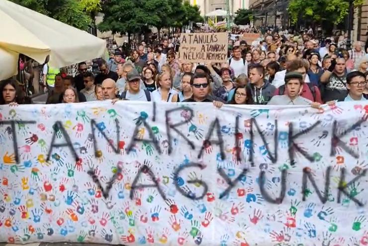 Több ezer diák tüntetett Budapesten a tanárokért