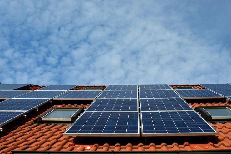 Otthoni napelemek: az új igénylők nem csatlakozhatnak a villamosenergia hálózatra