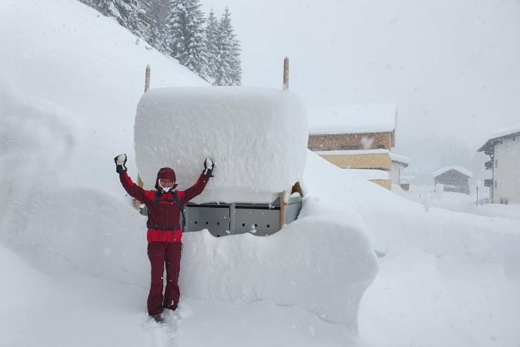 Méteres hó hullott Ausztria nyugati részén: lezárt utak, áramkimaradás, lavinaveszély