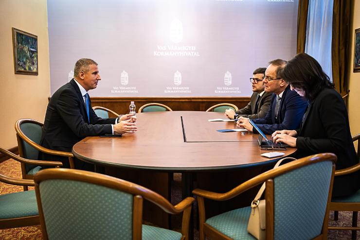 Itt járt a területfejlesztési miniszter: a szombathelyi polgármesterrel is találkozott dr. Navracsics Tibor