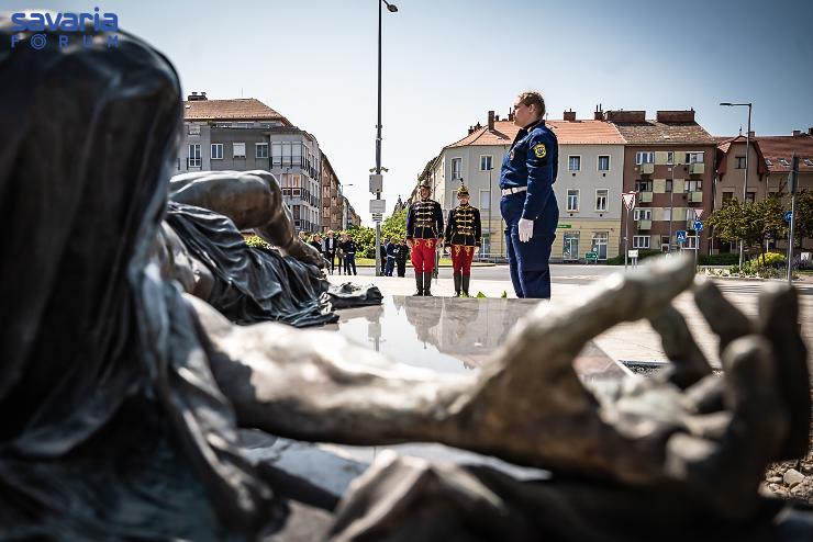 Meghaltak, hogy mások élhessenek: Magyar Hősök Emlékünnepe Szombathelyen