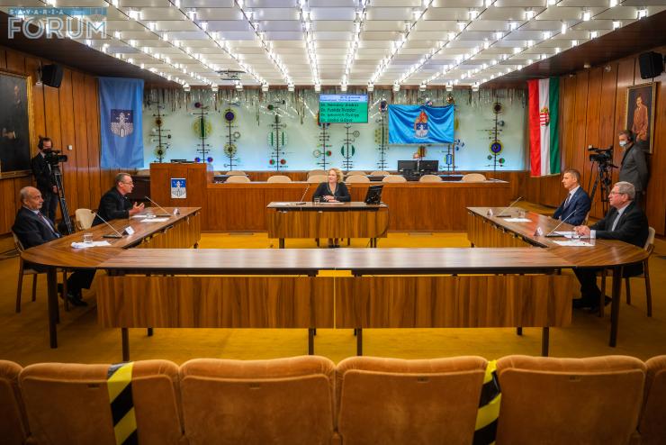 30 éves a szombathelyi önkormányzat: polgármesterek az asztal körül