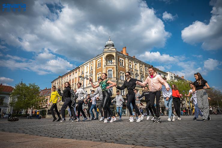 Flashmob: ízelítőt adtak a tánc világnapi rendezvényéből