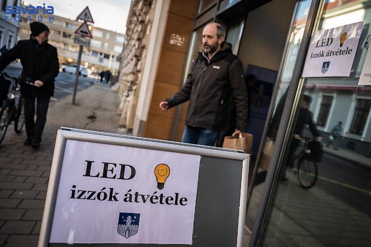 Megkezdődött a LED-izzók kiosztása Szombathelyen
