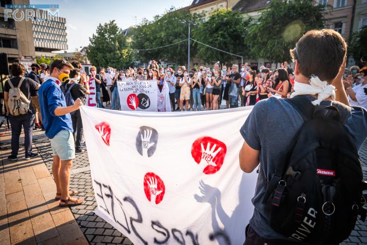 Free SZFE: szolidaritás flashmob a Fő téren