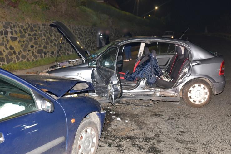Négy sérült Sárváron - Rover elé fordult egy Opel