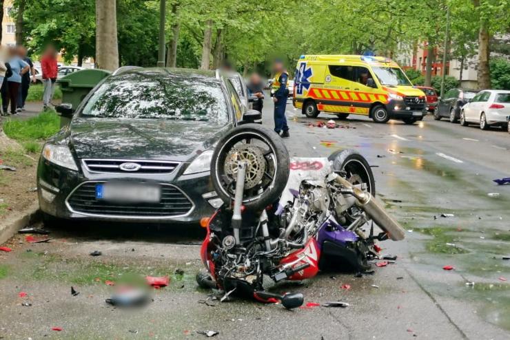 Slyos motorbaleset Szombathelyen: VW taxival tkztt egy Honda motor