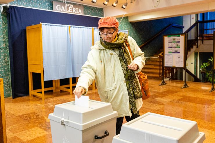 Választás 2022: mindenhol rendben megkezdődött a voksolás Szombathelyen is (Frissítve: vége a szavazásnak) 