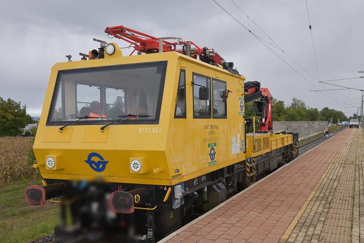 Szándékosan lépett vasúti munkagép elé egy 32 éves nő Szombathelyen, azonnal meghalt