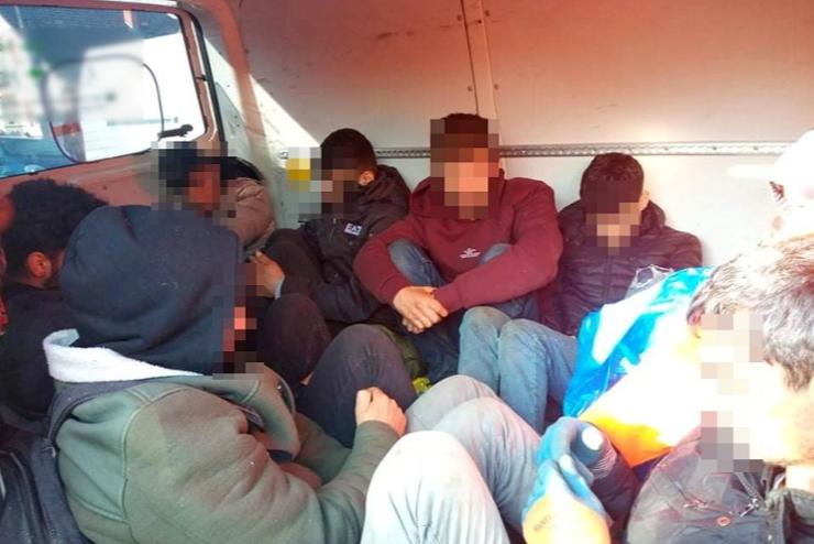 Kilenc török migráns utazott az autóban Sé térségében