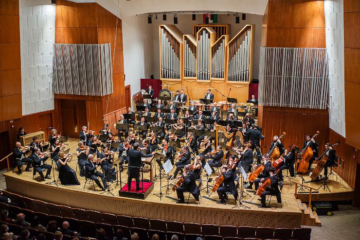 A denevér: slágerekben bővelkedő muzsikával zárja az évadot a Savaria Szimfonikus Zenekar