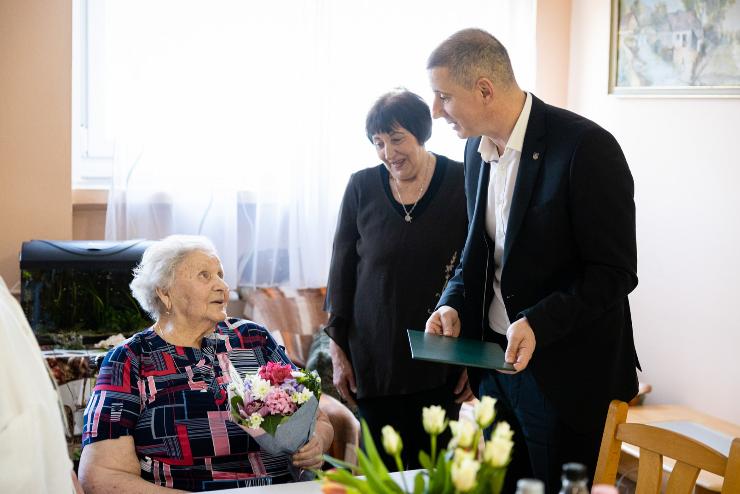 A 90 éves Herczeg Imrénét köszöntötte a polgármester