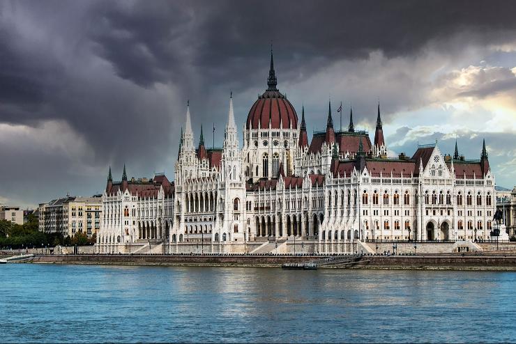 Márciusban lesz új államfője Magyarországnak 