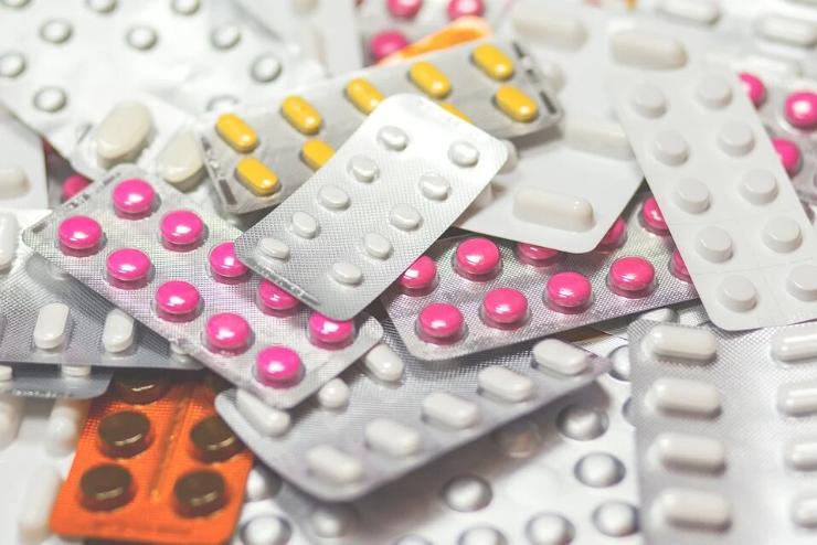 Szijjártó: egymillió favipiravir tabletta érkezett Kínából