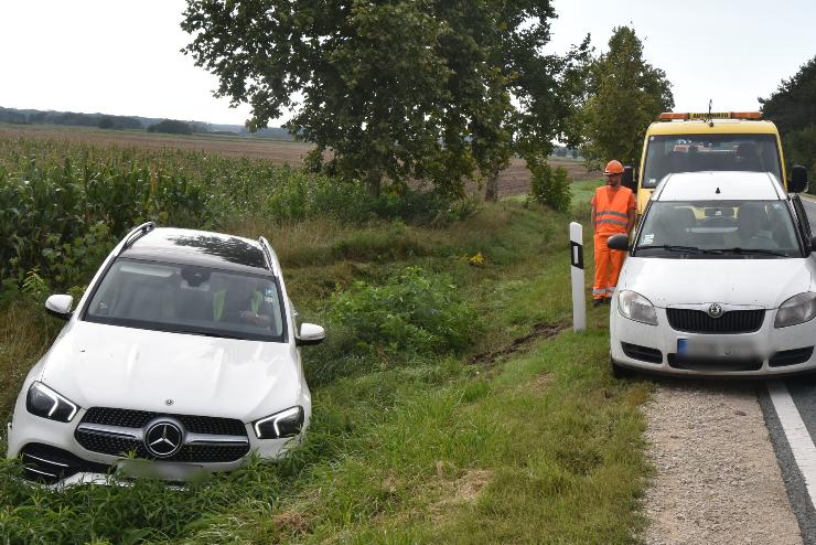 Frontlis karambolt kerlt el az orosz n – Suzuki ell hajtott rok Mercedesszel a 84-es fton 