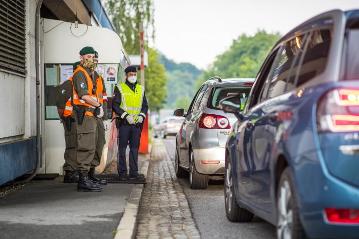 Megszüntetik az Ausztriába ingázók 30 kilométeres és 24 órás korlátozását