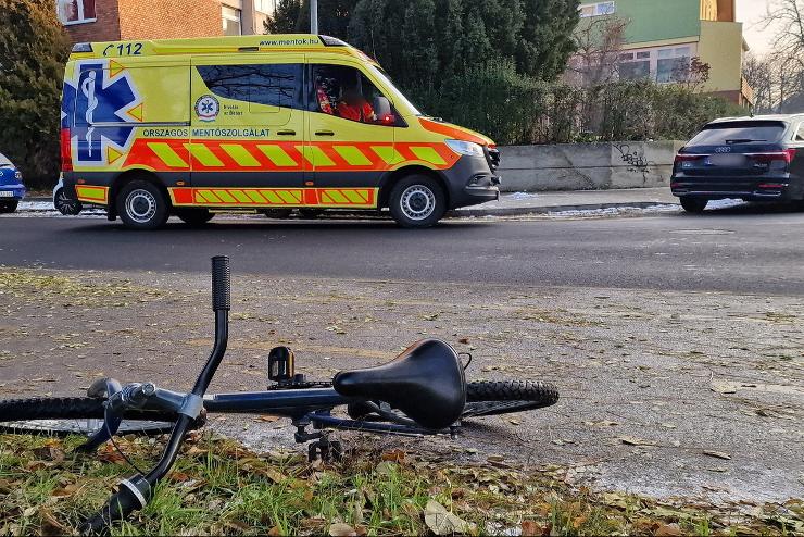 Fék nélküli kerékpárral ugratott Audi elé egy fiú Szombathelyen 