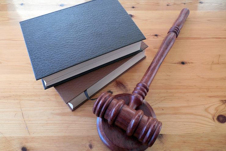 Többszörösen visszaeső csalót ítélt el a Szombathelyi Járásbíróság