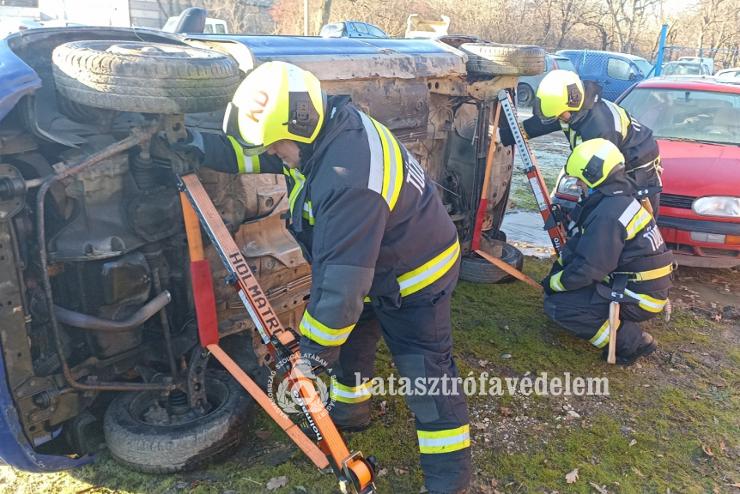 Autkon gyakoroltak a krmendi tzoltjelltek