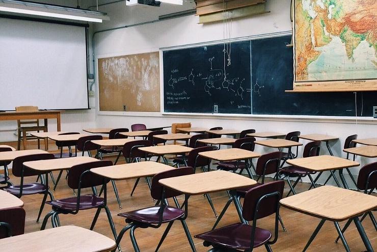 Felháborodtak a szülők az Oladi általános iskola frissen kinevezett igazgatója miatt