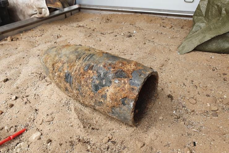 Bombát találtak a 11-es Huszár úti tömbbelső parkolójában