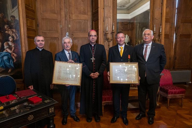 Pápai kitüntetéseket adott át a megyéspüspök