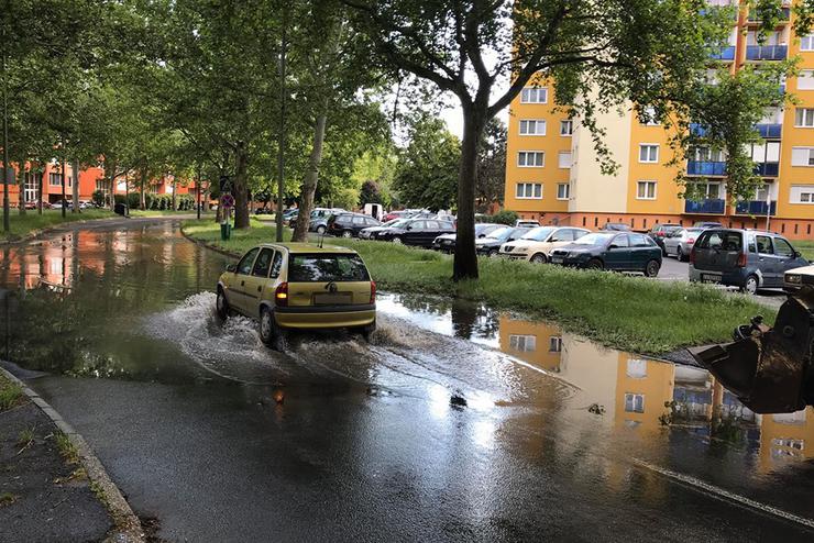 Csőtörés miatt nincs víz mintegy 800 lakásban a Derkovits lakótelepen