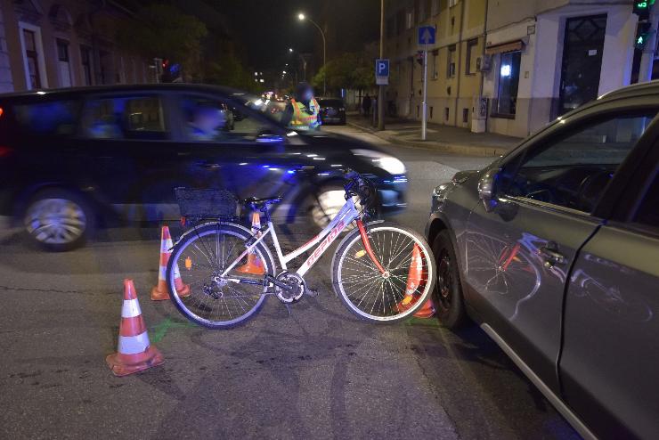 Piroson áttekerő ittas kerékpáros hajtott bele Suzukiba Szombathelyen 