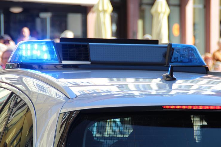 Migránsokat szállító személyautó borult az árokba az M5-ösön Lajosmizsénél, egy gyermek meghalt