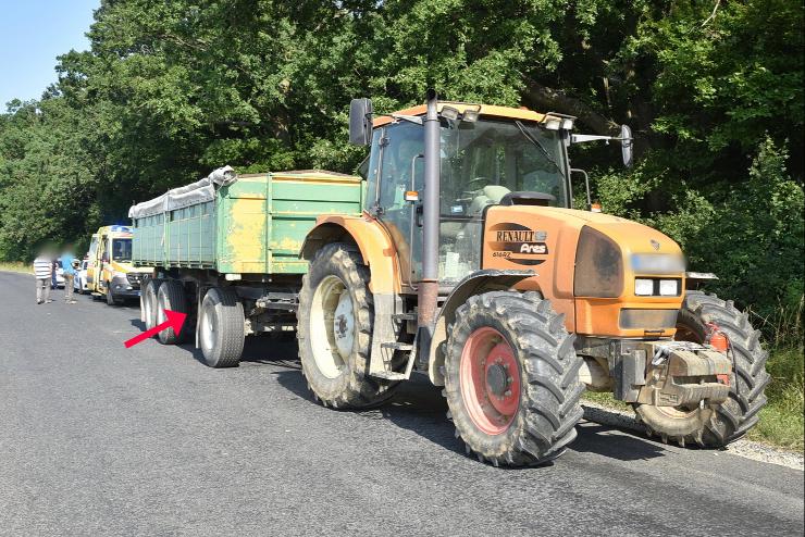 Kerkprral esett traktor ptkocsija al egy ittas frfi Acsd kzelben 