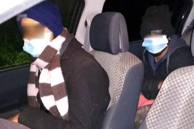 Lengyel rendszm autban csempszett pakisztni s indiai utasokat egy ukrn frfi Szentgotthrdnl 
