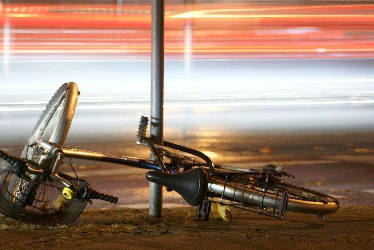 Veszekedtek, majd a földre lökte a nőt és rádobta a kerékpárt Szombathelyen