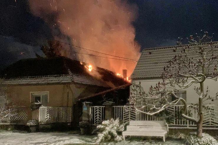 Lakhatatlanná vált egy ház Csempeszkopácson, tűz pusztított az épületben (videó) 