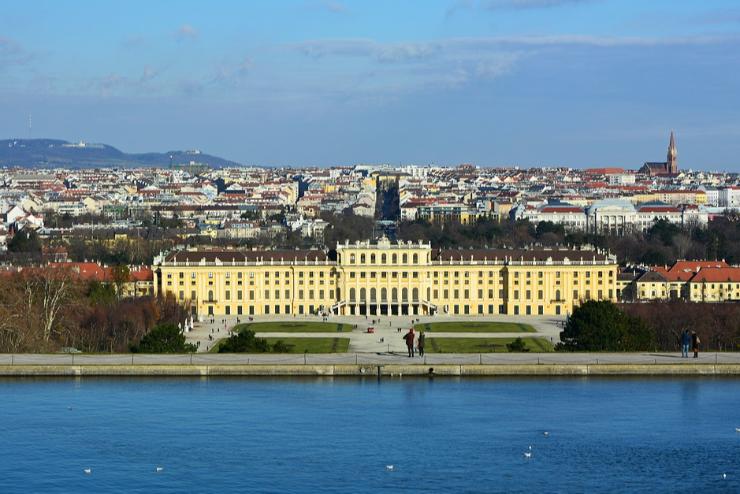 Bécs városa tőkeinjekcióval segíti büszkeségeit, bajbajutott tradicionális vállalatait