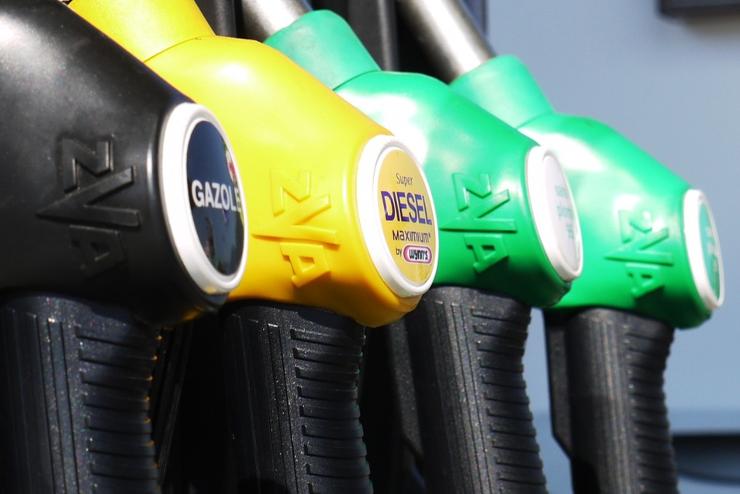 Hétvégén csökken az üzemanyagok ára