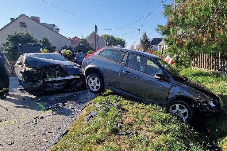 Volvo kanyarodott BMW elé Bucsuban, megsérült a vétlen sofőr 