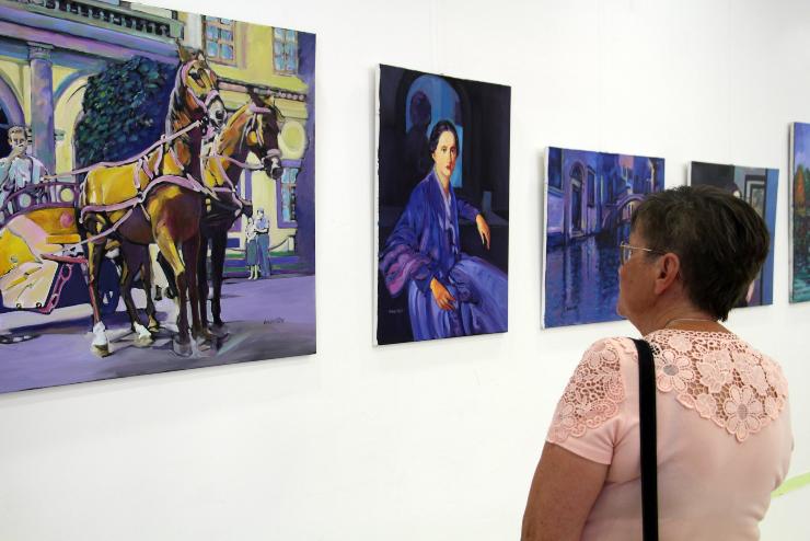 Orbán Péter festményeiből nyílt kiállítás az AGORA-ban